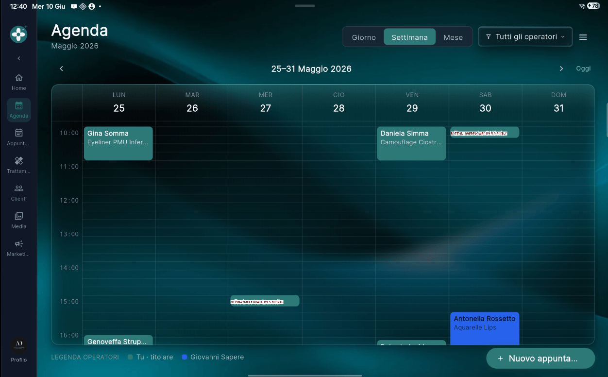 Agenda settimanale con team a colori
